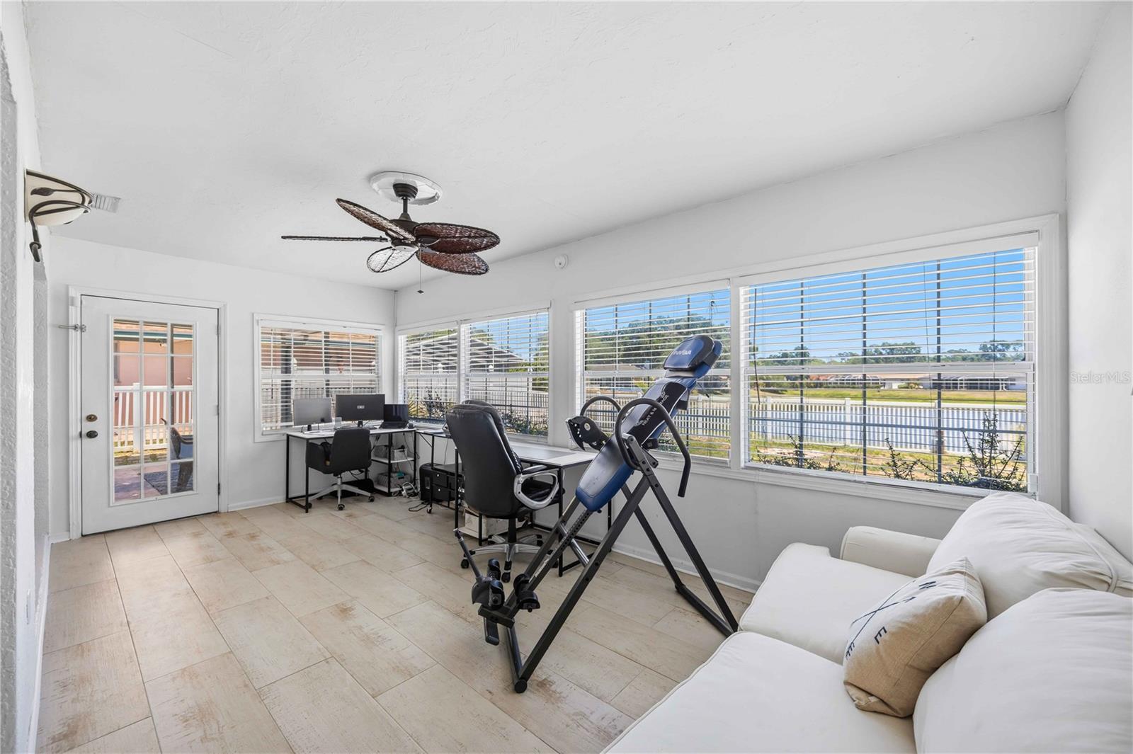 HAMLETS GROVE - Residential