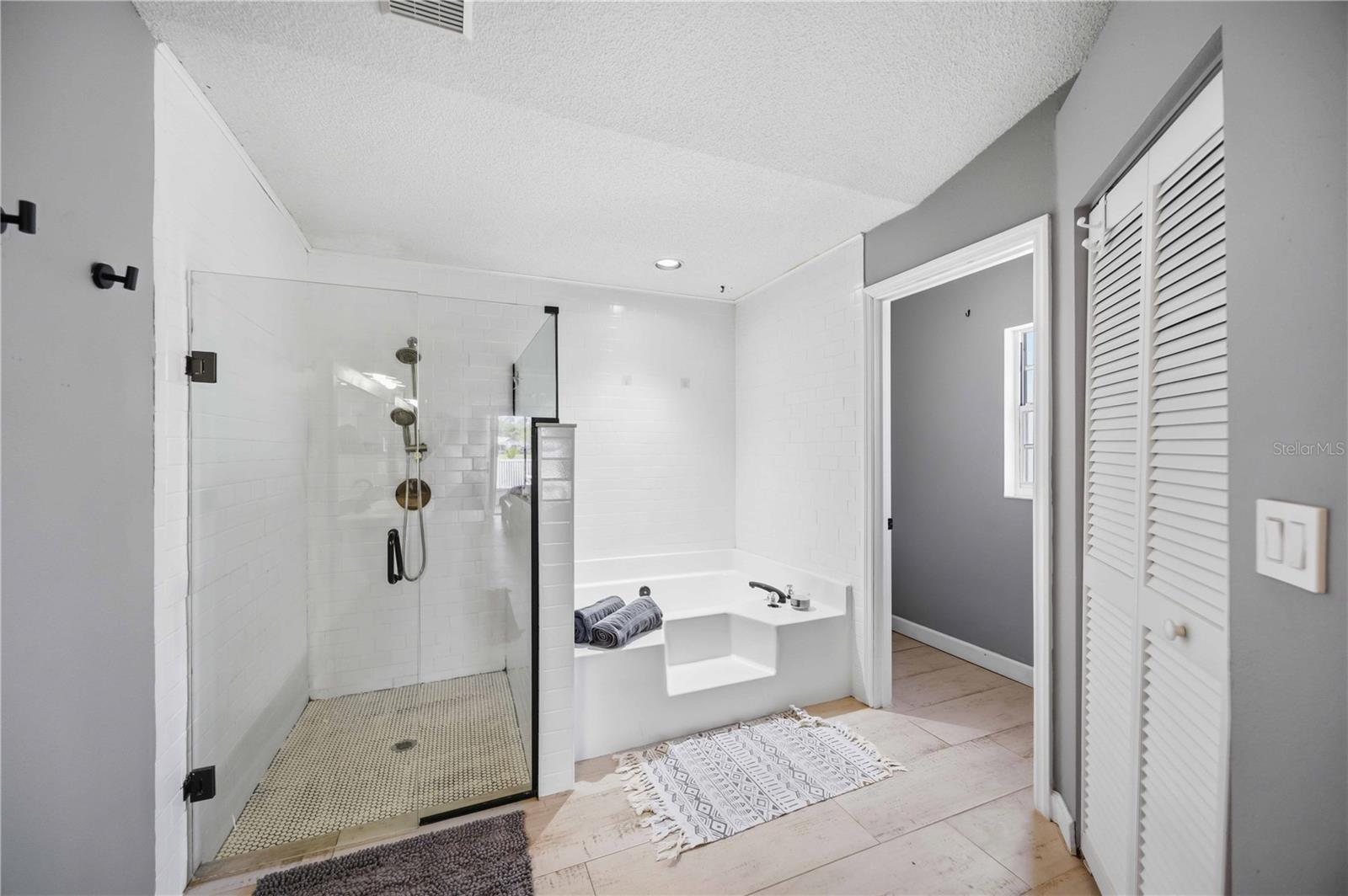 HAMLETS GROVE - Residential