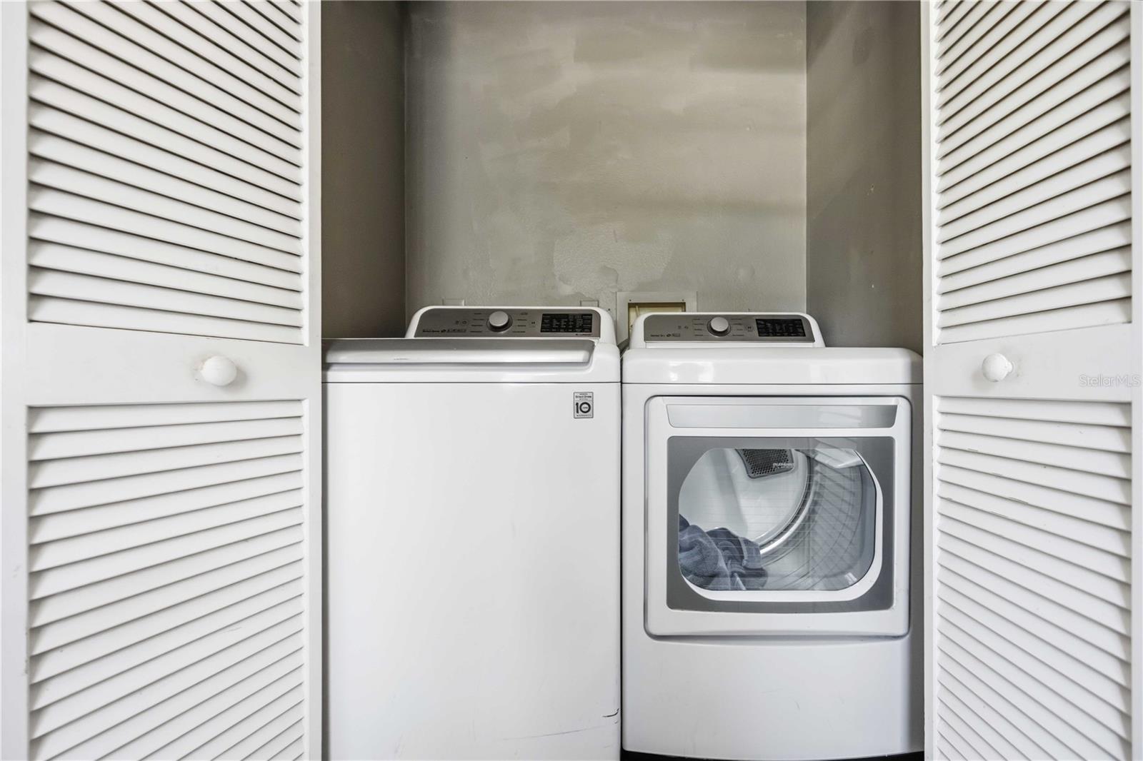 HAMLETS GROVE - Residential