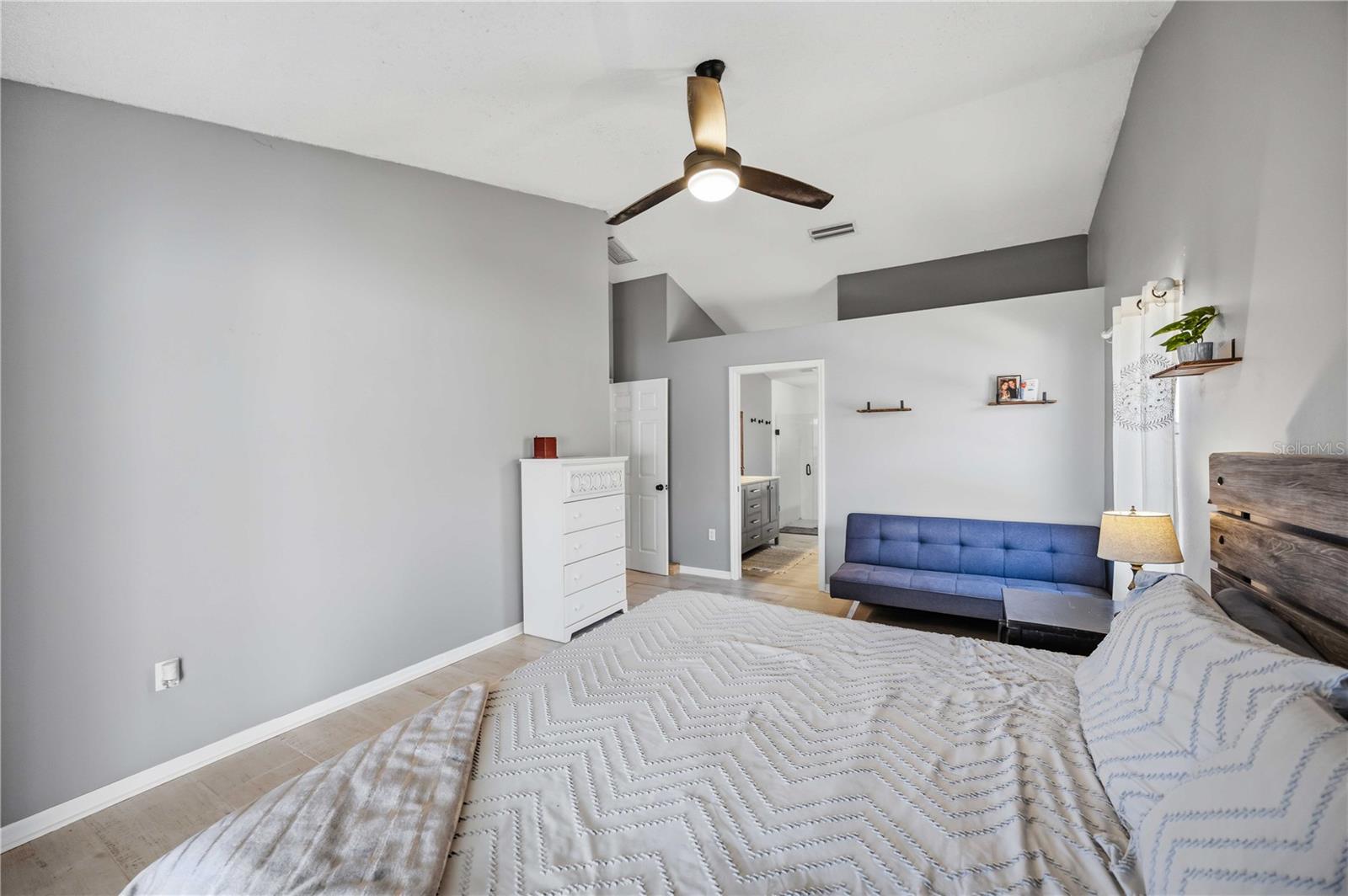 HAMLETS GROVE - Residential