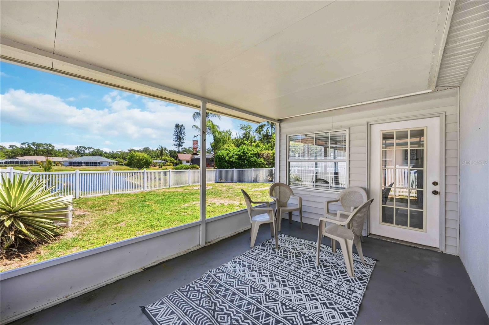 HAMLETS GROVE - Residential