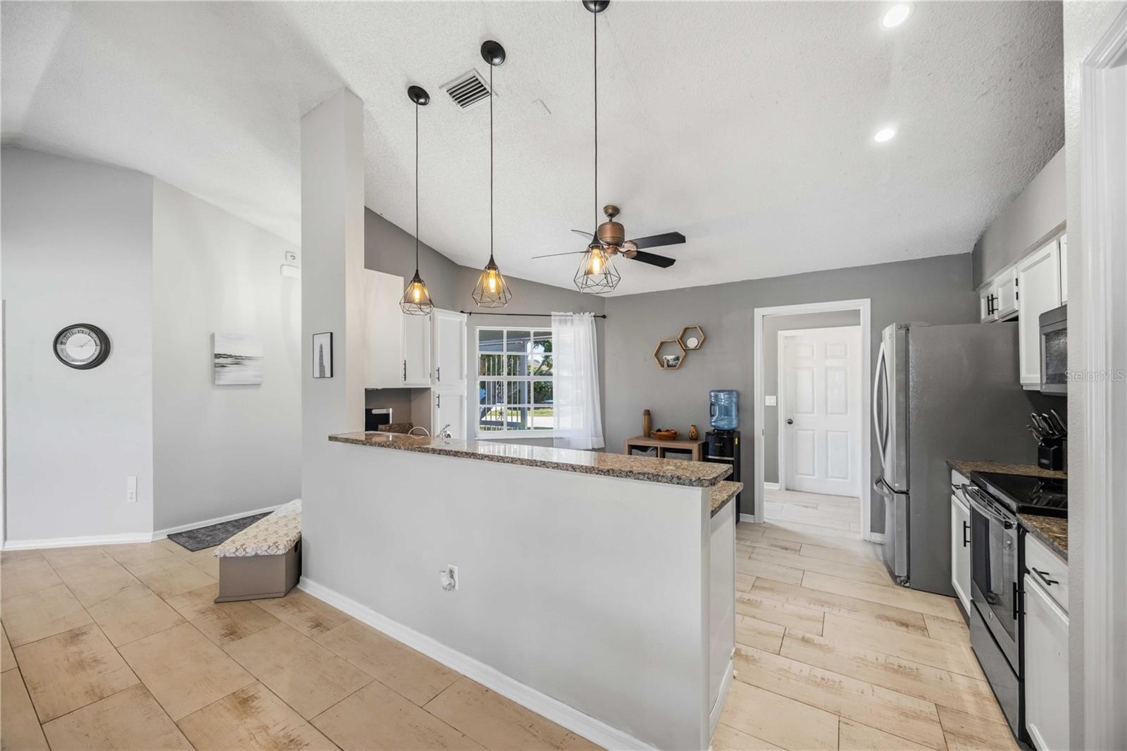 HAMLETS GROVE - Residential