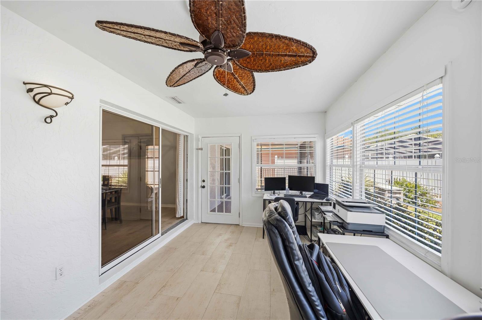 HAMLETS GROVE - Residential