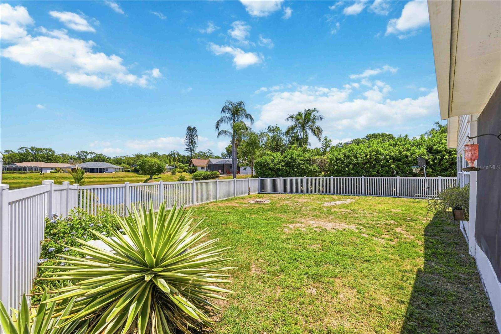 HAMLETS GROVE - Residential