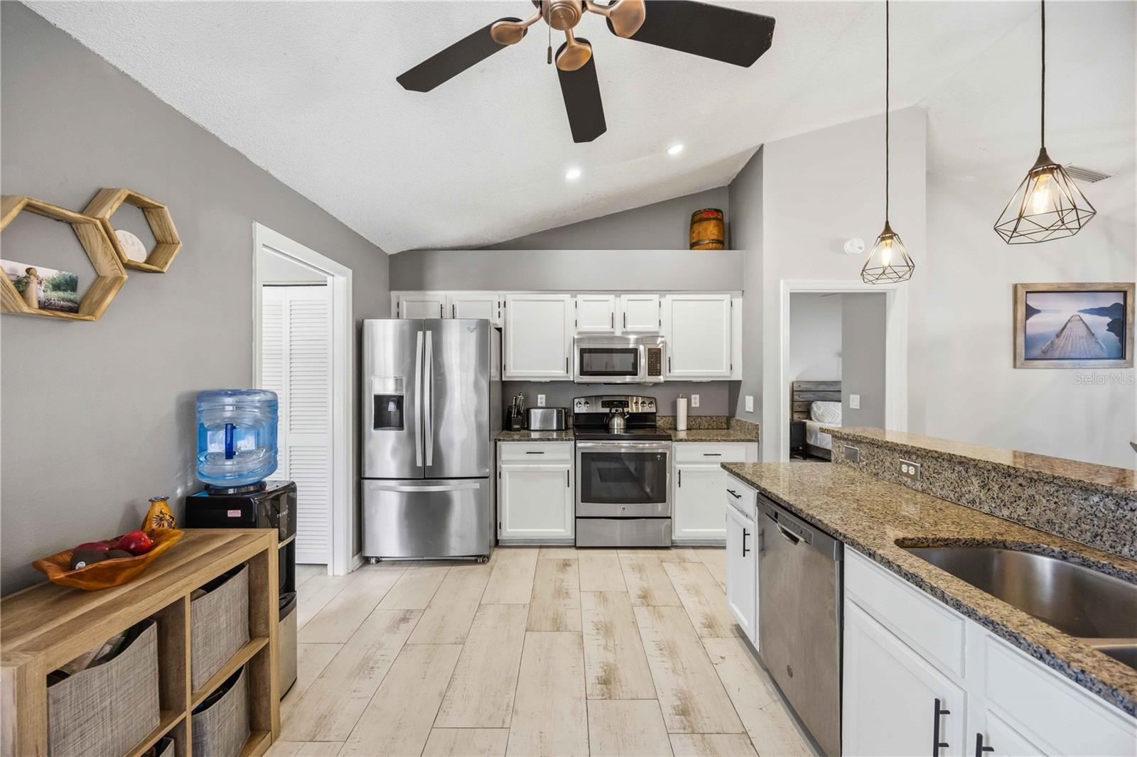 HAMLETS GROVE - Residential