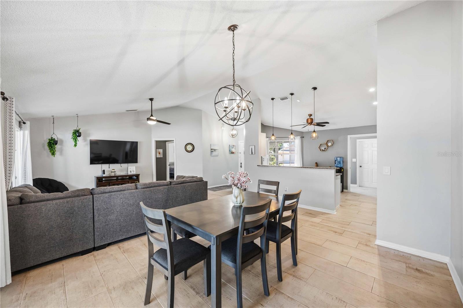 HAMLETS GROVE - Residential