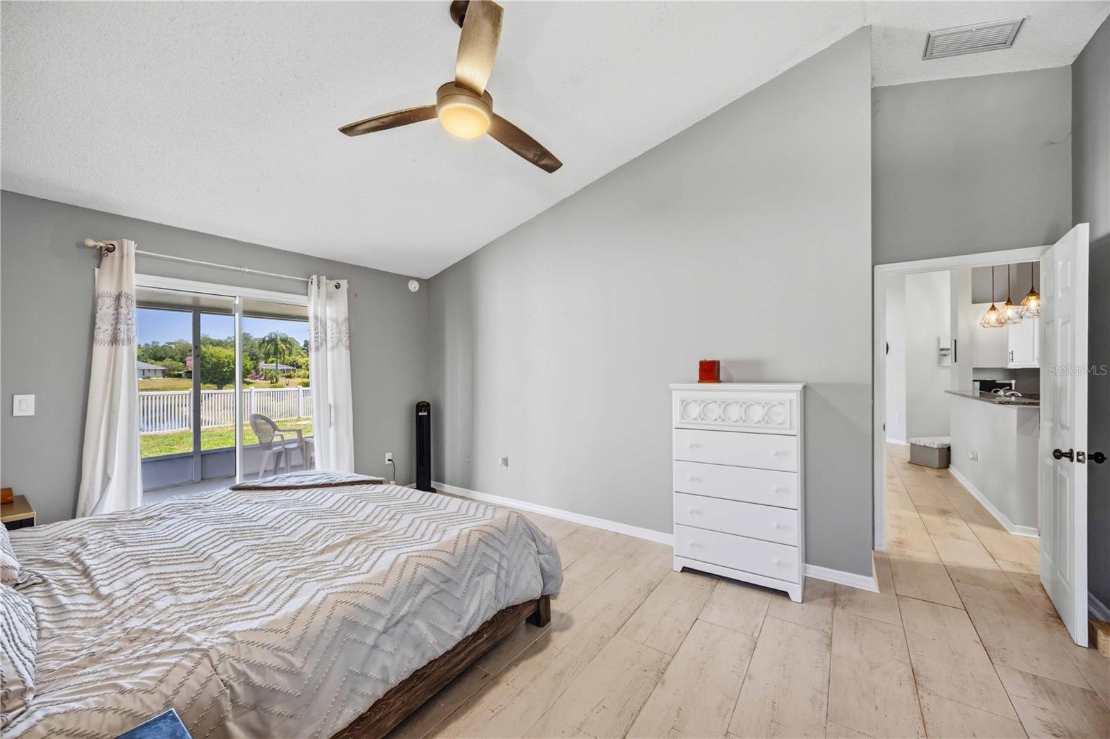 HAMLETS GROVE - Residential