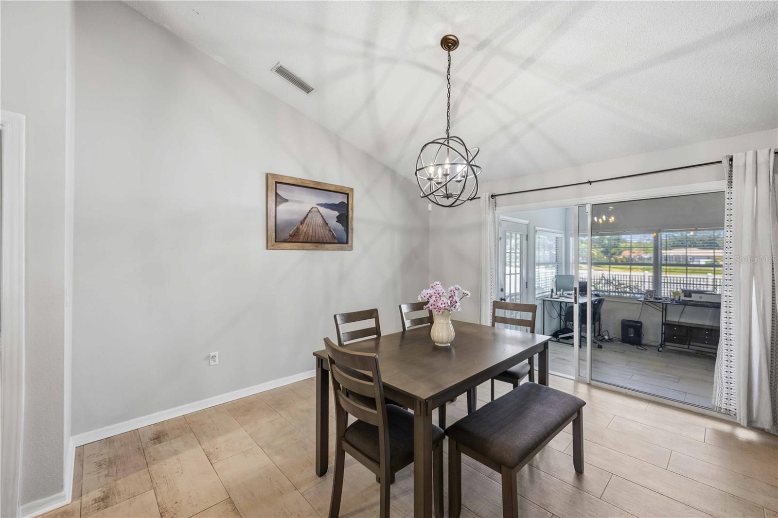 HAMLETS GROVE - Residential