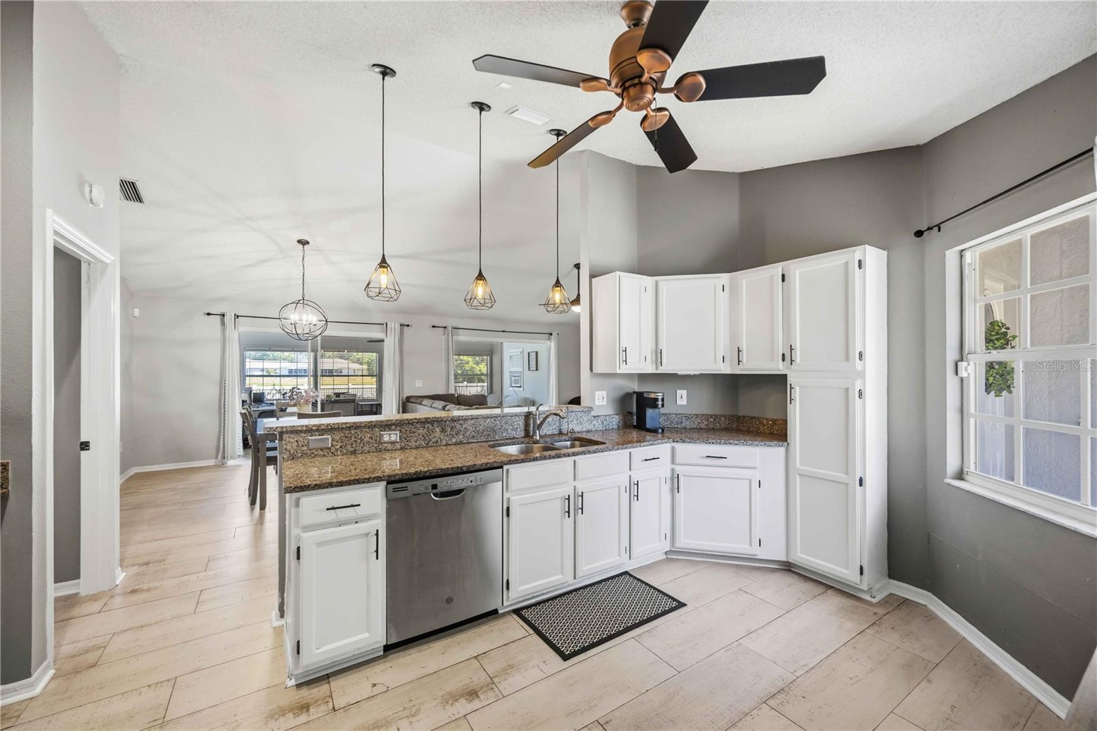 HAMLETS GROVE - Residential