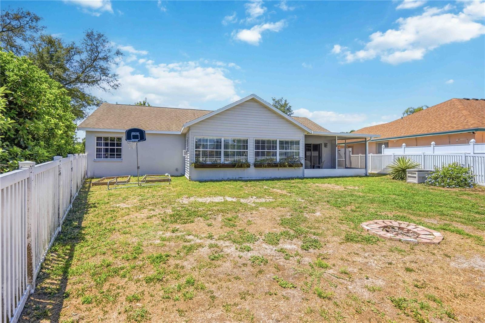 HAMLETS GROVE - Residential