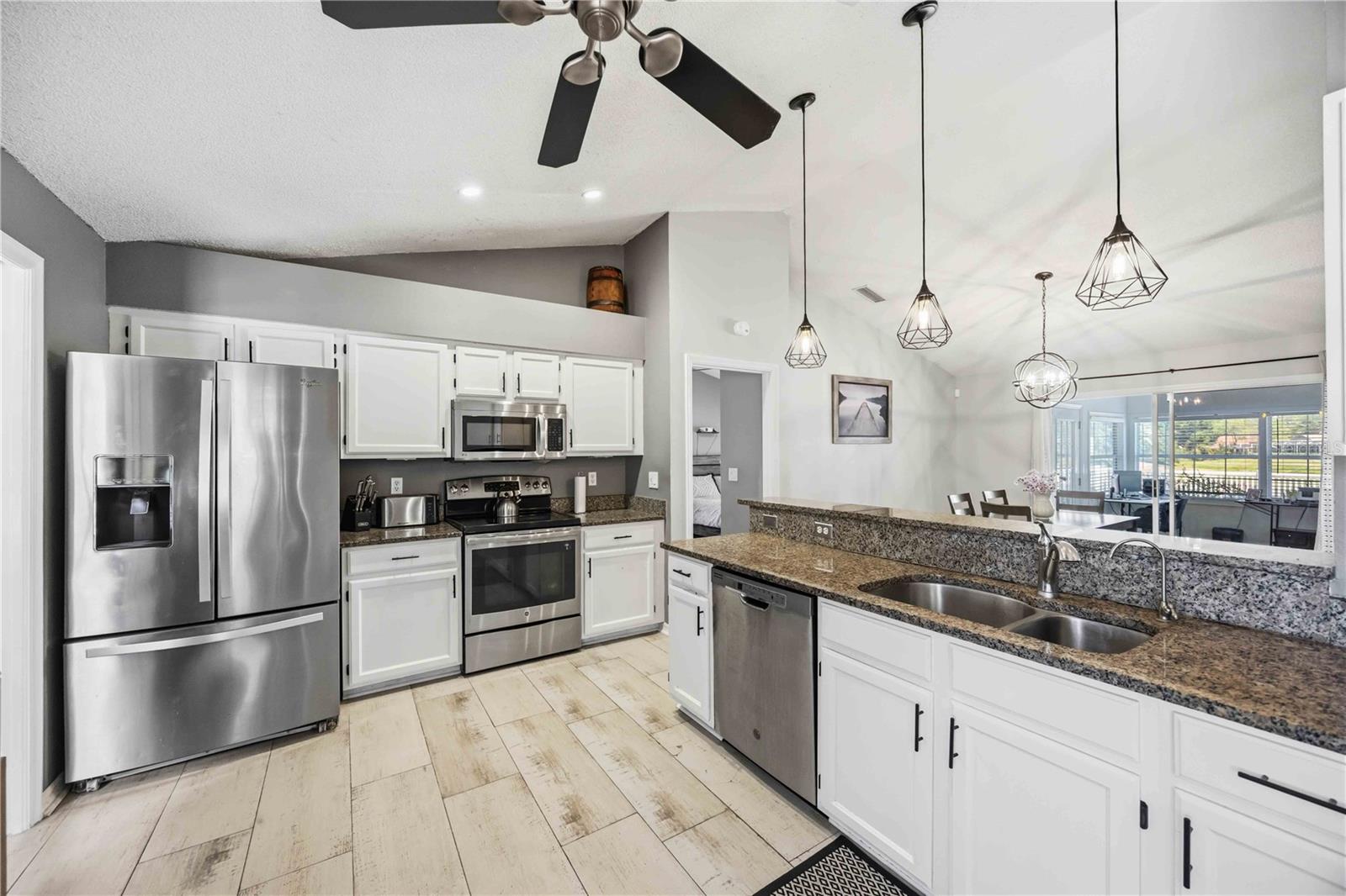 HAMLETS GROVE - Residential