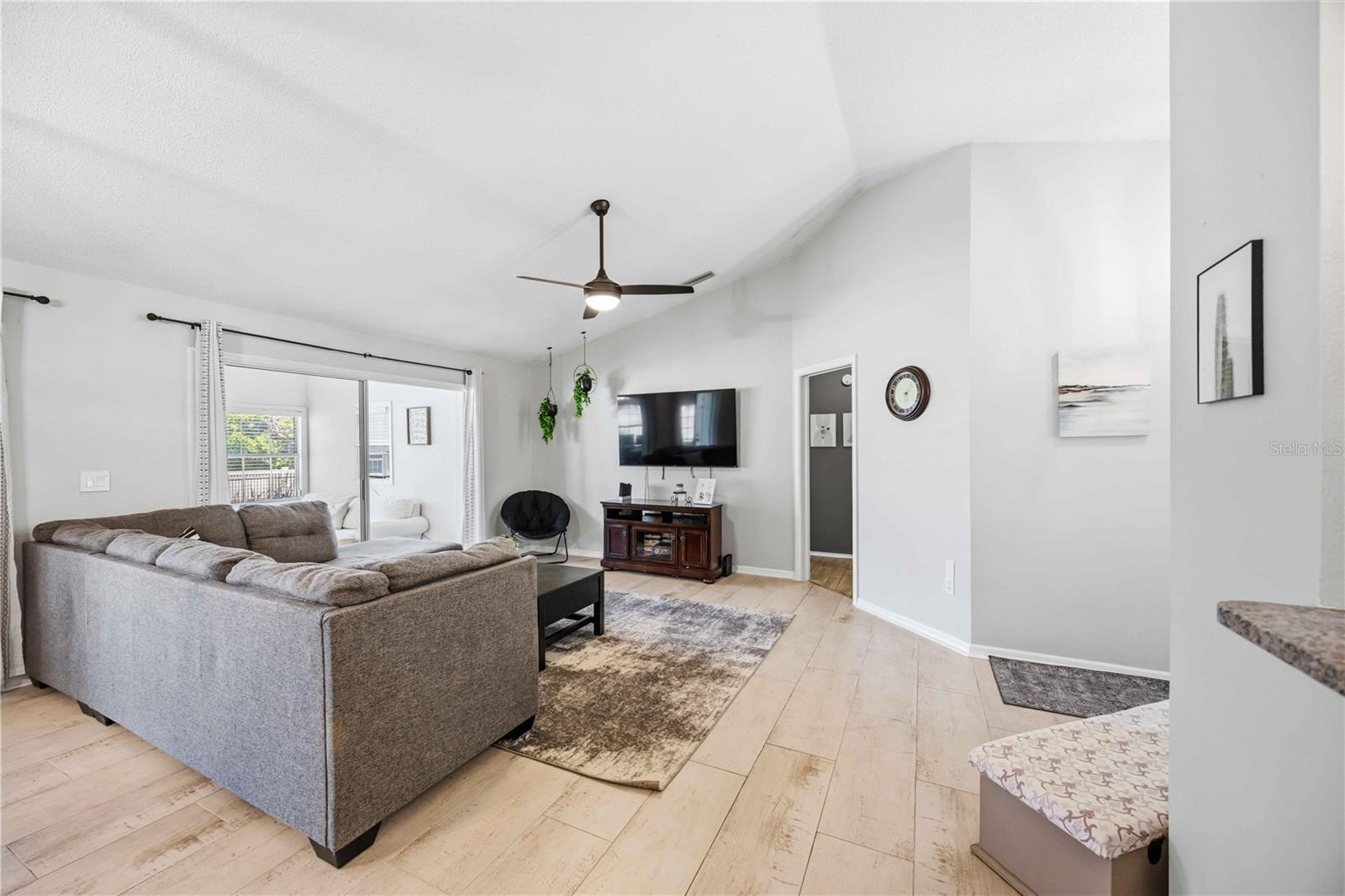 HAMLETS GROVE - Residential