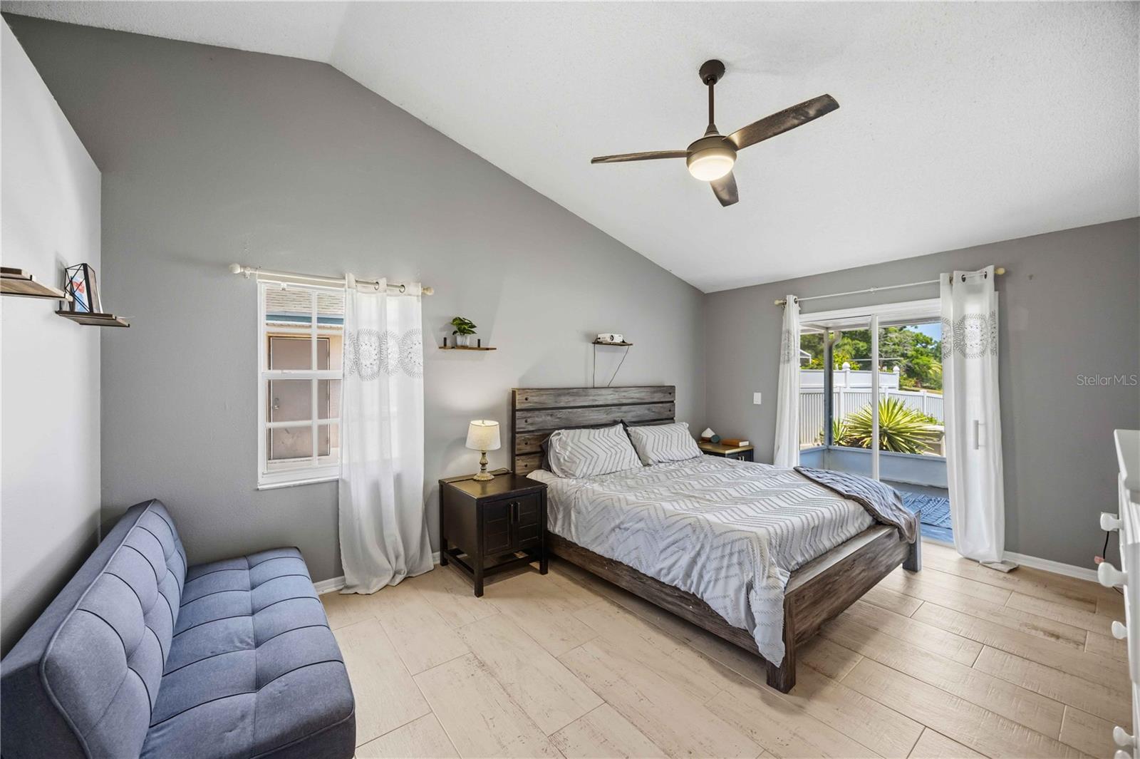 HAMLETS GROVE - Residential