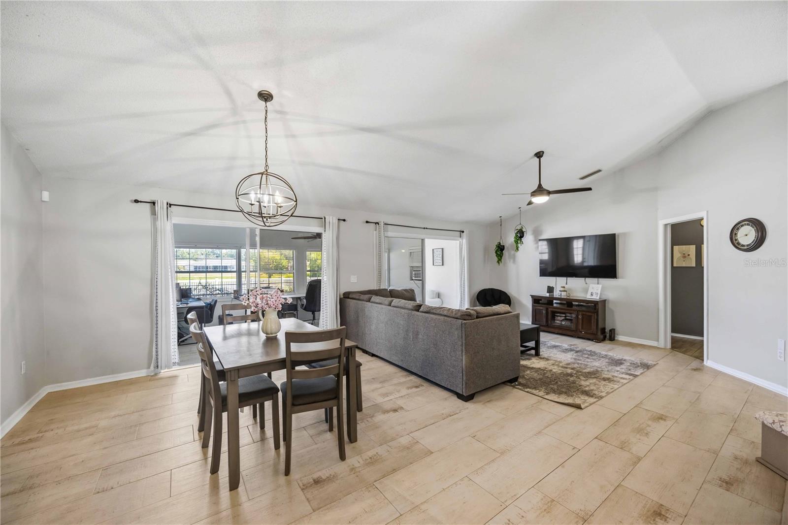 HAMLETS GROVE - Residential