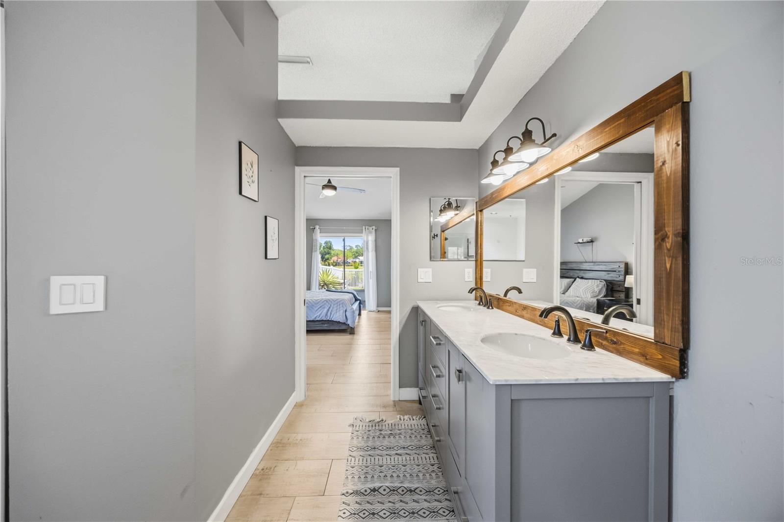 HAMLETS GROVE - Residential