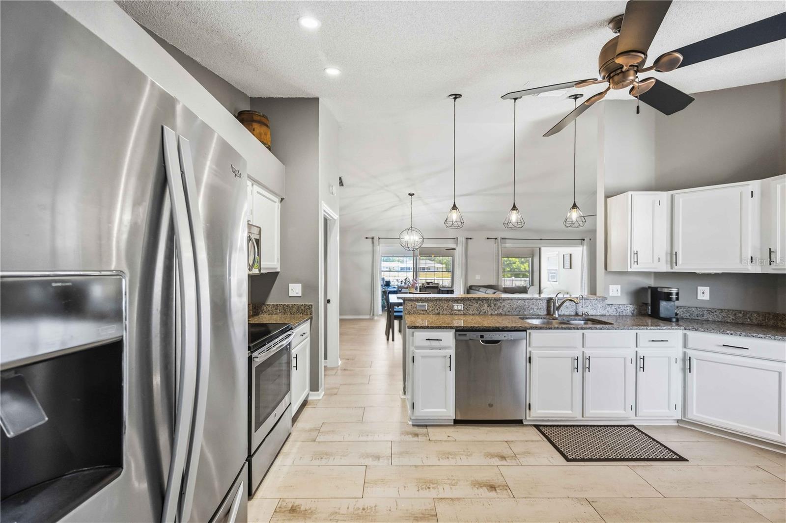 HAMLETS GROVE - Residential