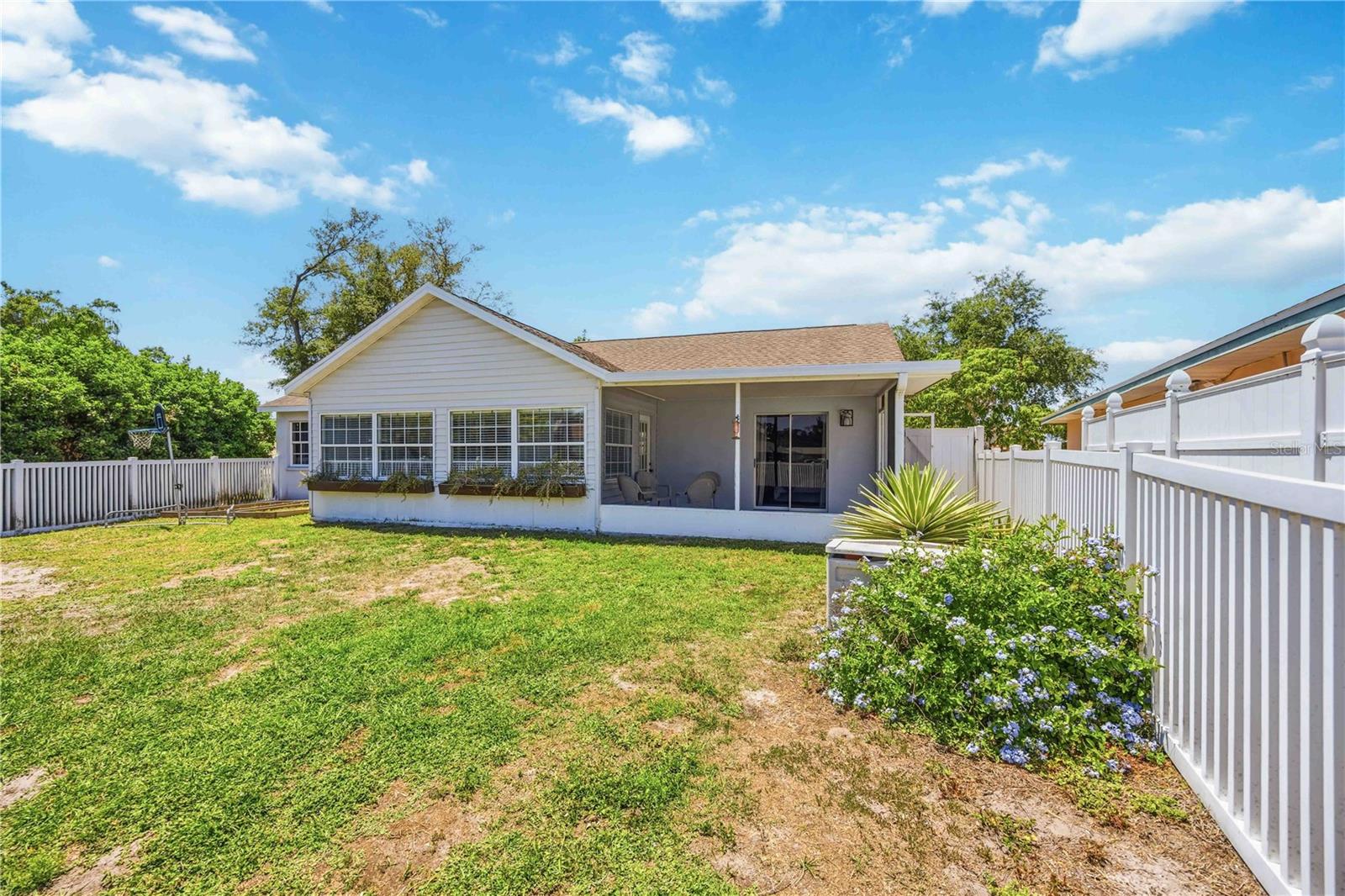 HAMLETS GROVE - Residential