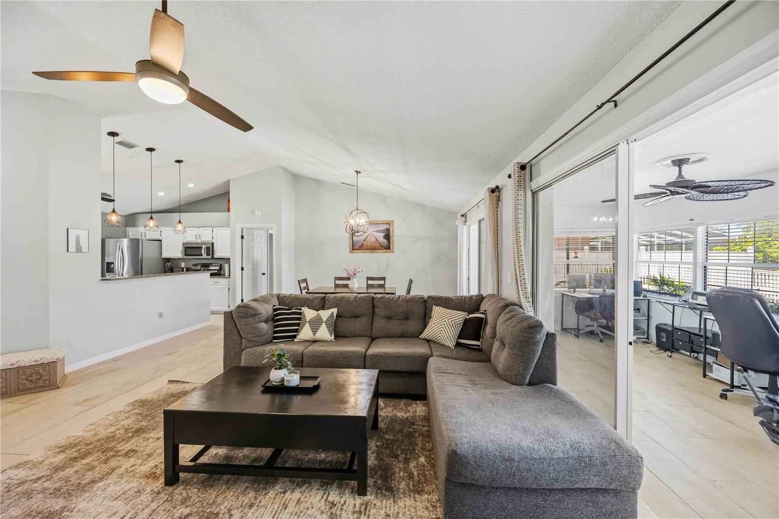 HAMLETS GROVE - Residential