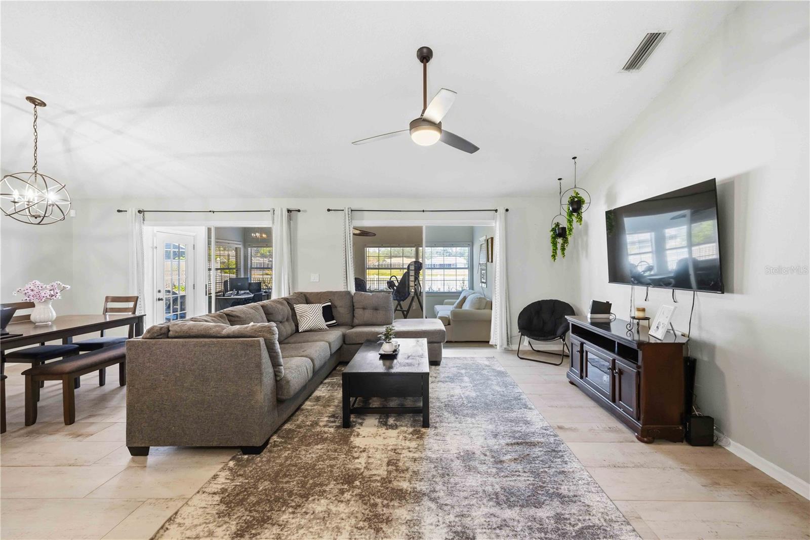 HAMLETS GROVE - Residential