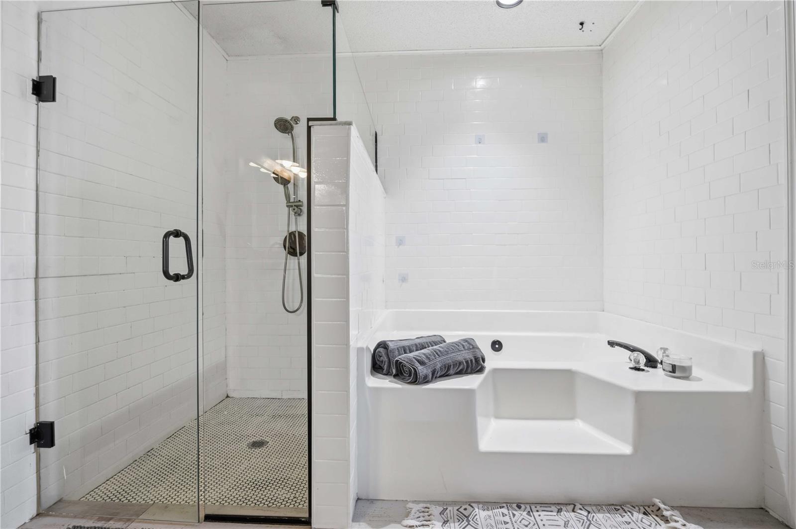 HAMLETS GROVE - Residential