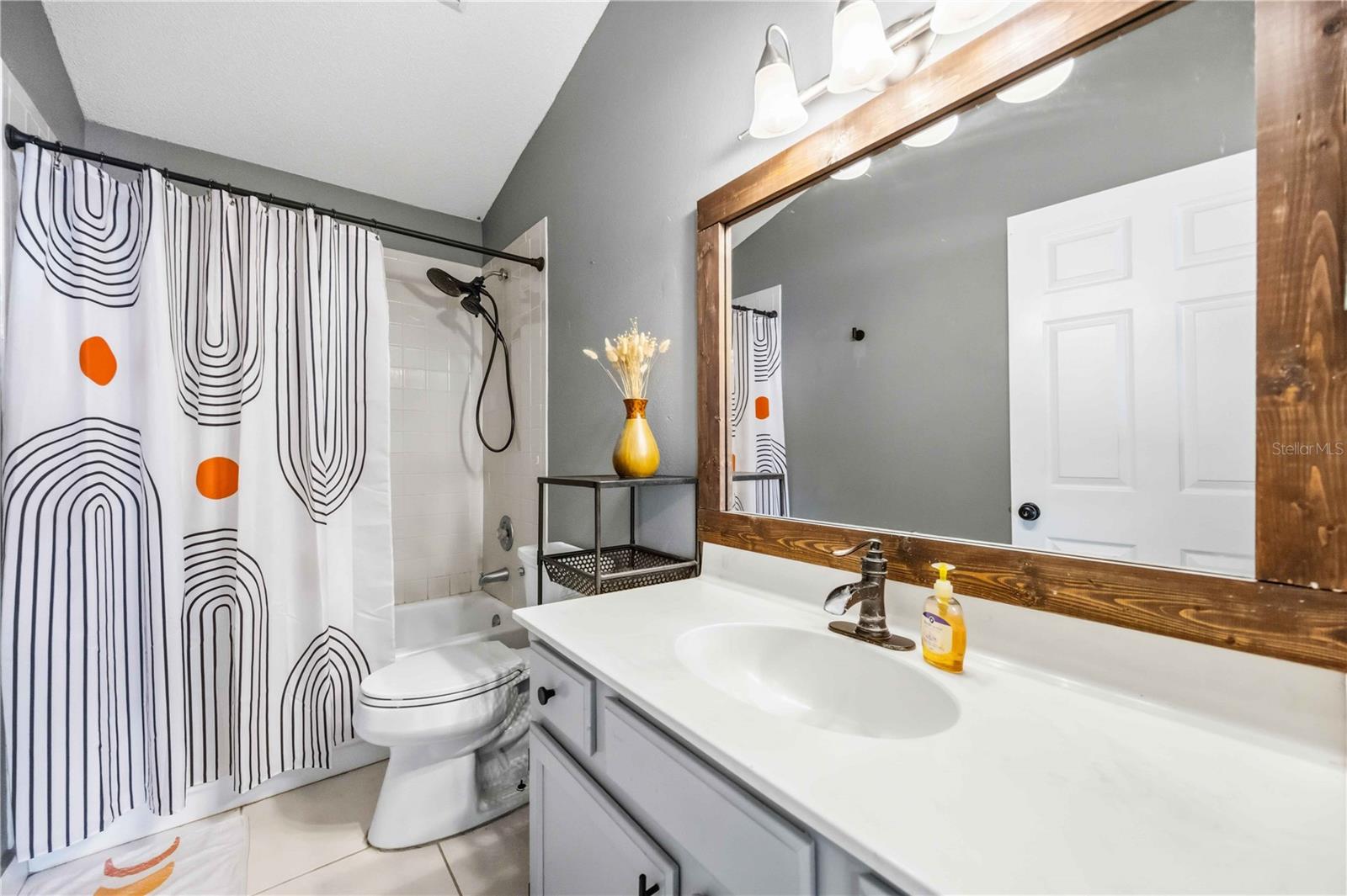 HAMLETS GROVE - Residential