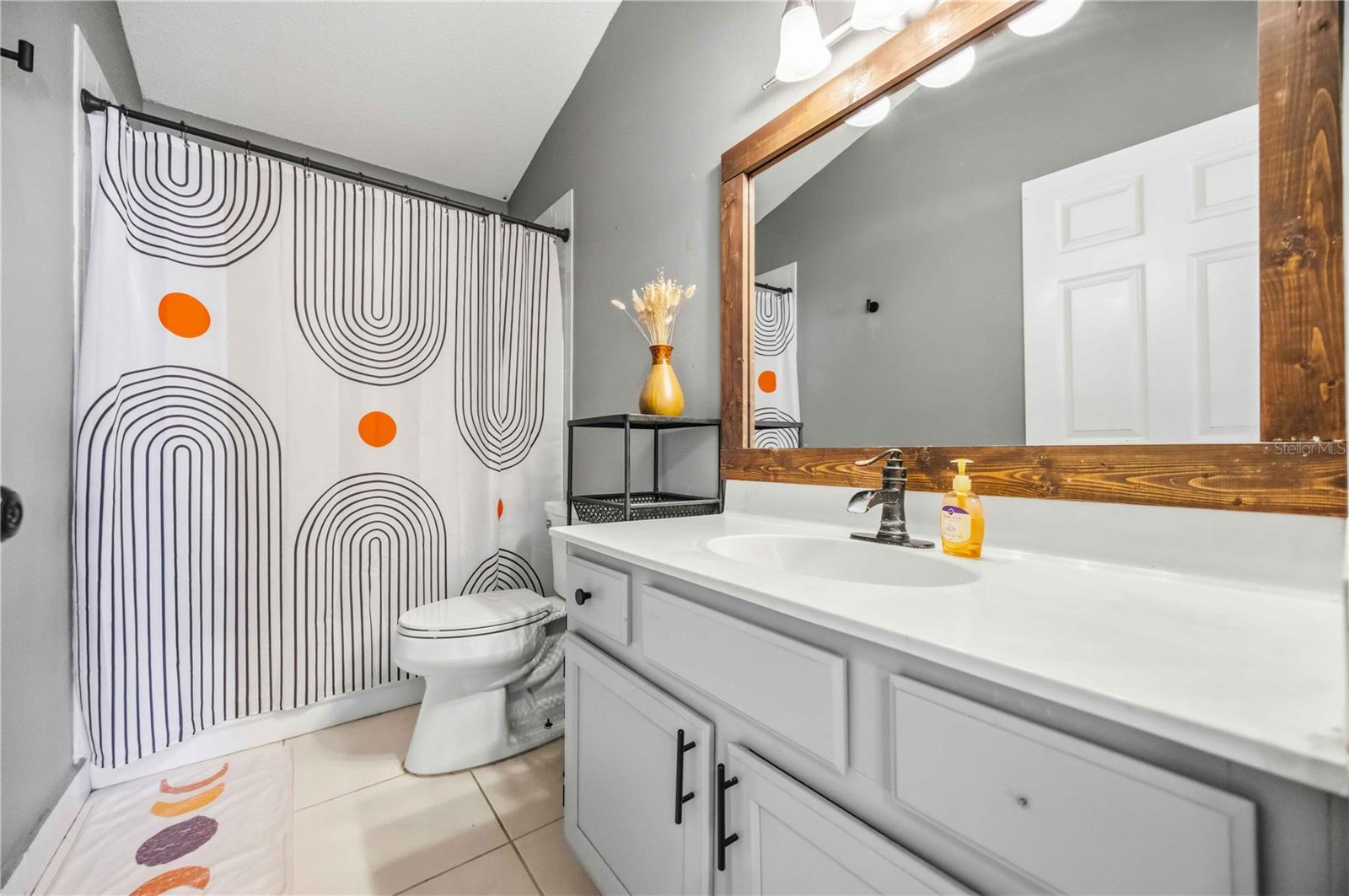 HAMLETS GROVE - Residential