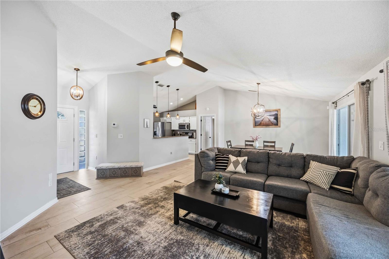 HAMLETS GROVE - Residential