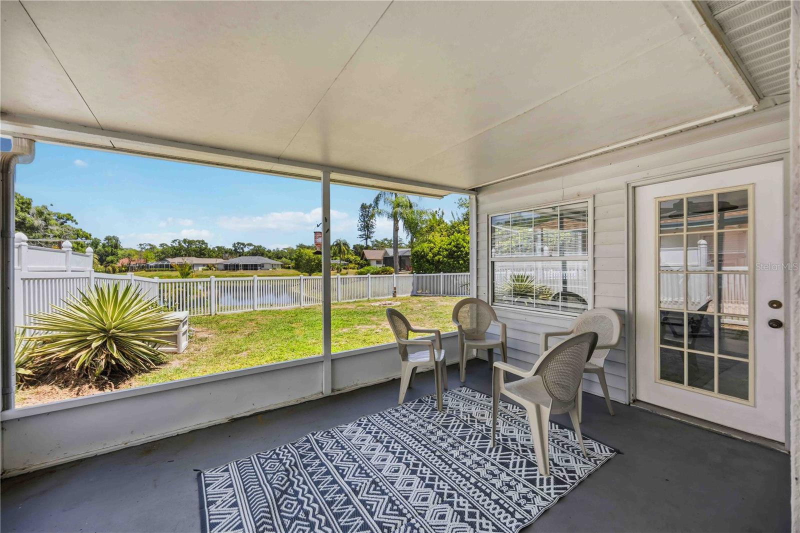 HAMLETS GROVE - Residential