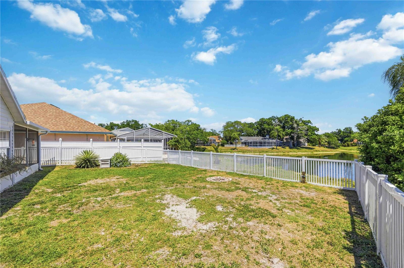 HAMLETS GROVE - Residential