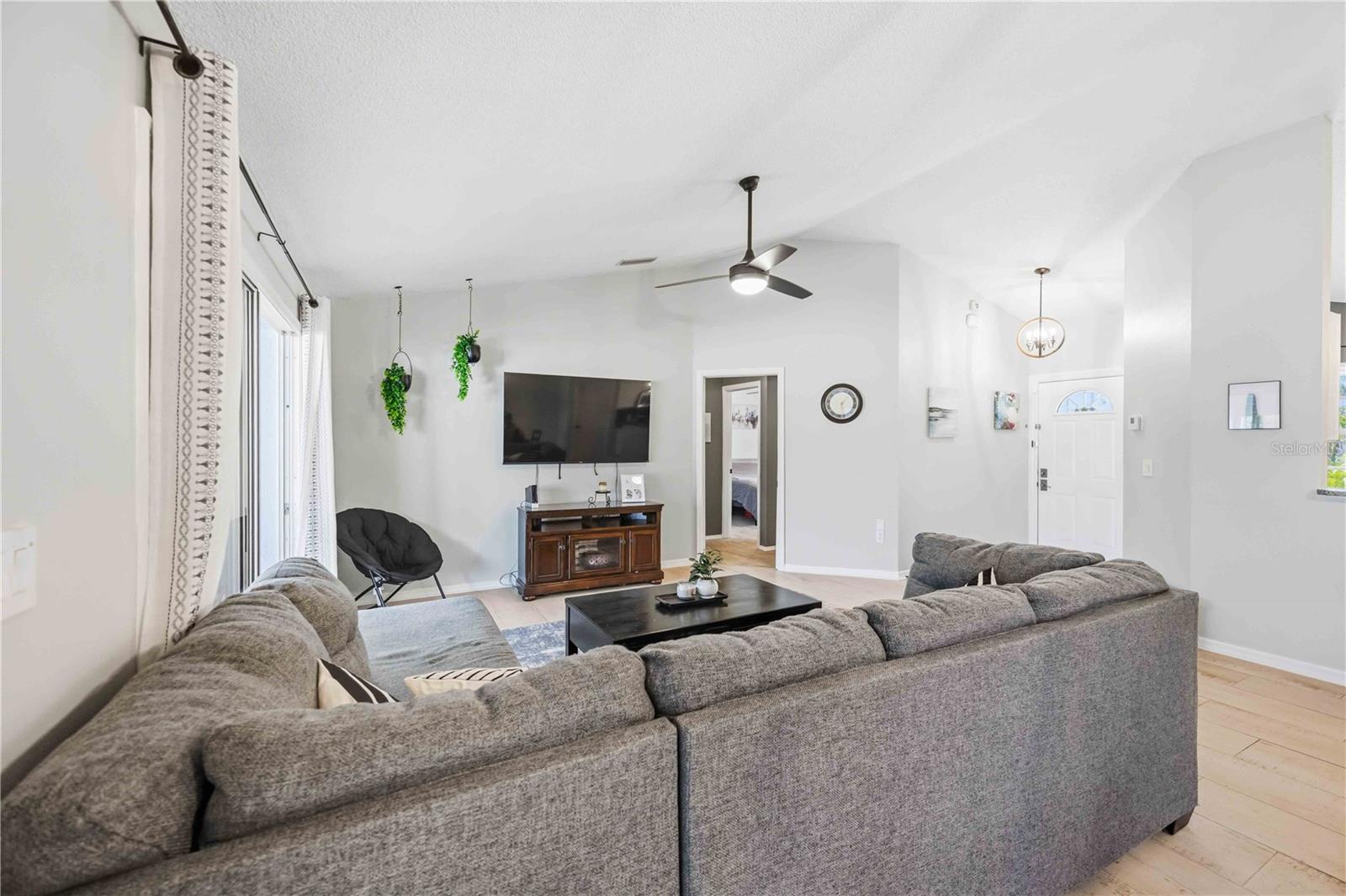 HAMLETS GROVE - Residential