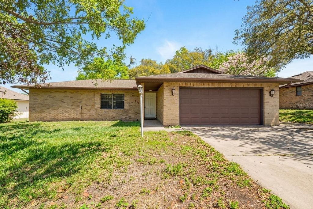 Photo of 552 S Annapolis Drive, Deltona, FL 32725 (MLS # V4948988)