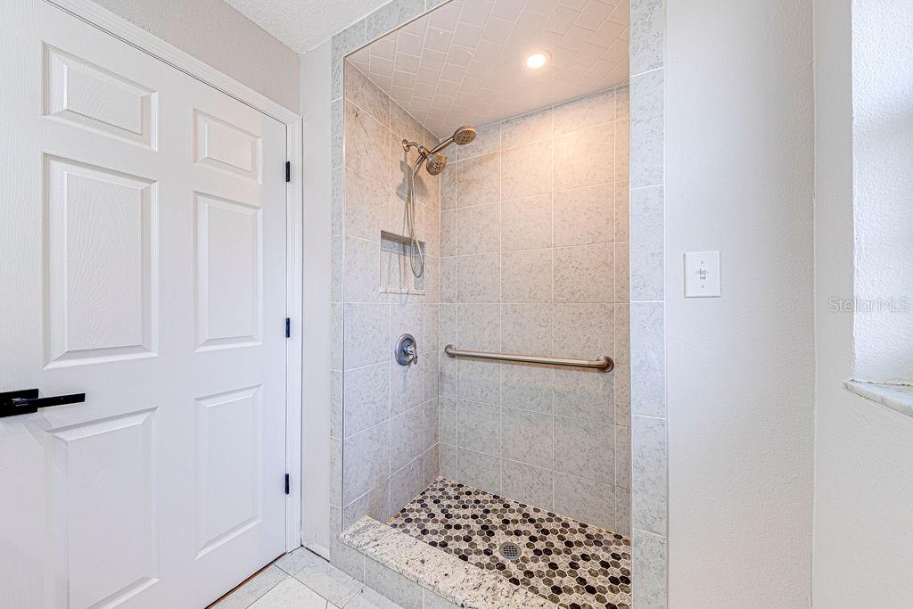 CARLTON VILLAGE PARK - Residential