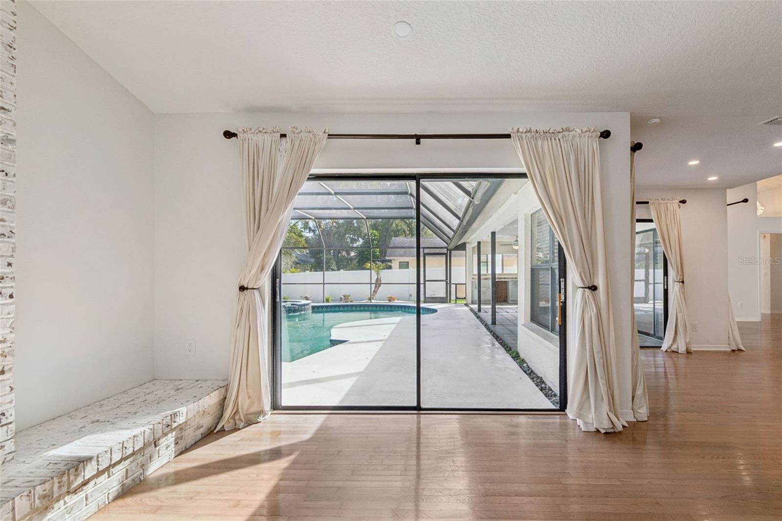 THERESA ARBOR - Residential