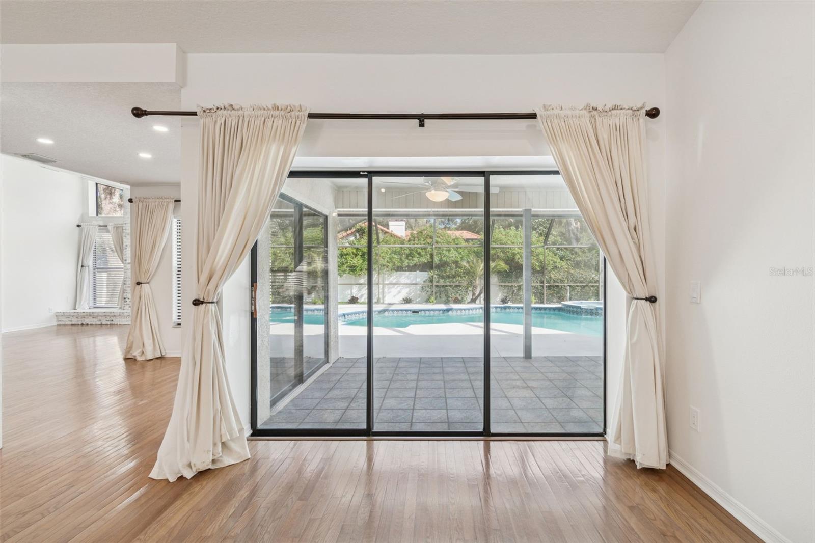 THERESA ARBOR - Residential