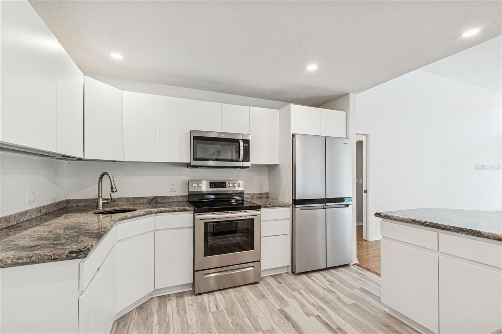 THERESA ARBOR - Residential