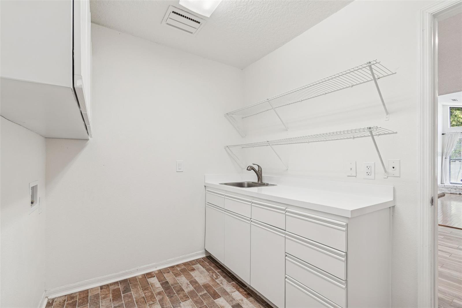 THERESA ARBOR - Residential