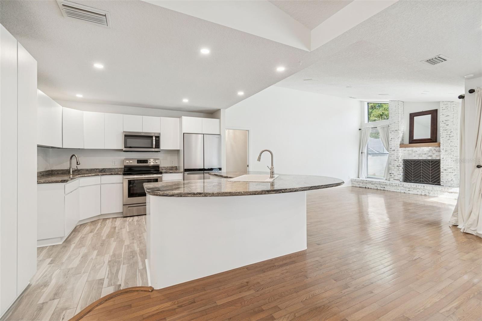 THERESA ARBOR - Residential