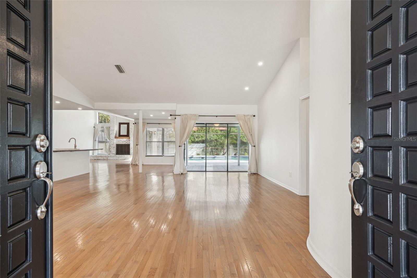 THERESA ARBOR - Residential