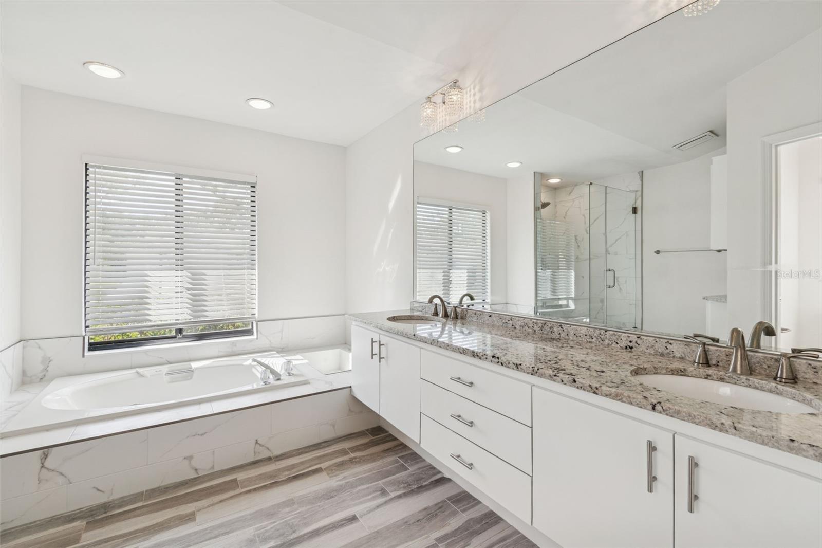 THERESA ARBOR - Residential