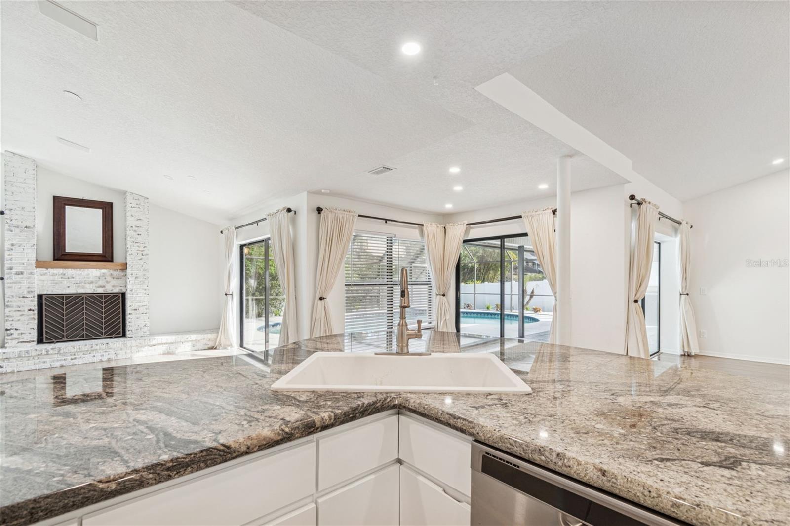 THERESA ARBOR - Residential