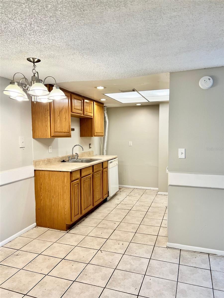 VILLAGE SQUARE CONDO - Residential Lease