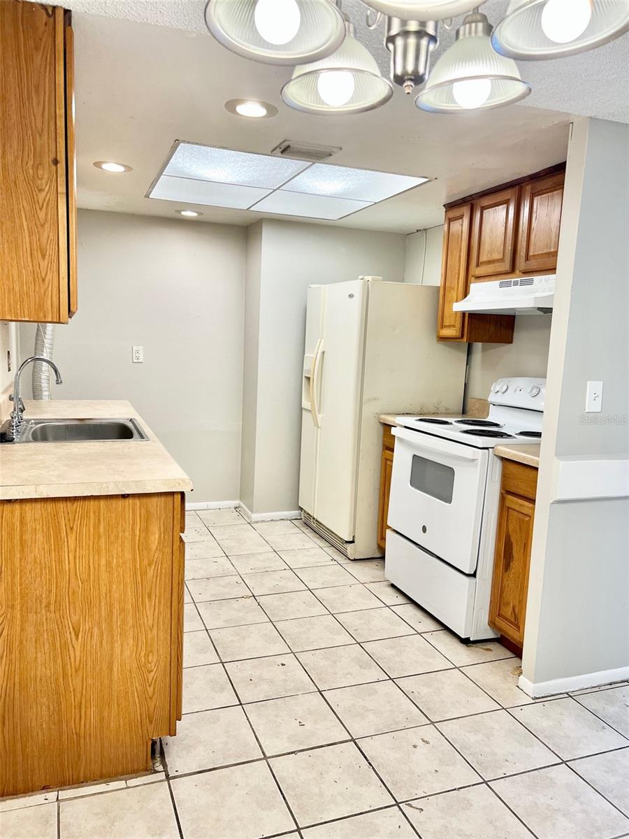 VILLAGE SQUARE CONDO - Residential Lease