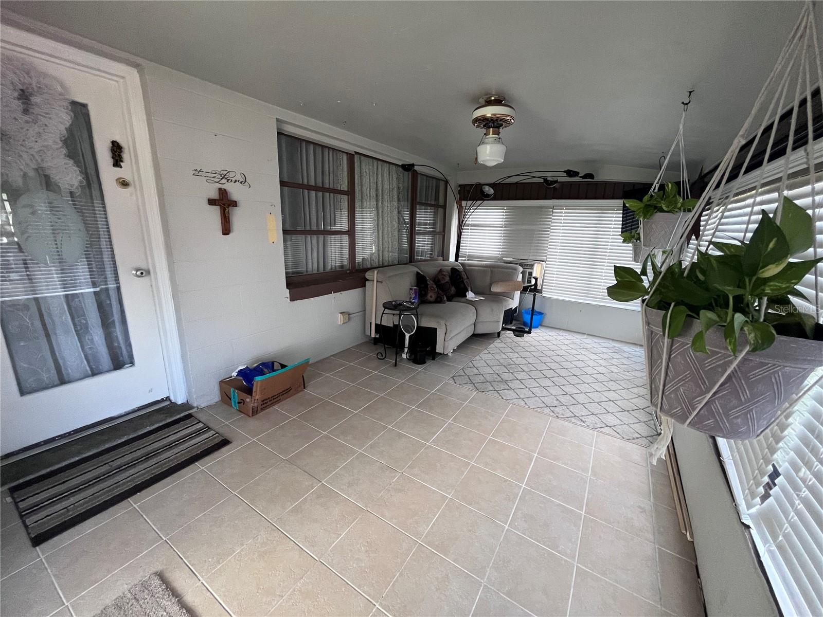 SUN RAY HOMES 01 - Residential