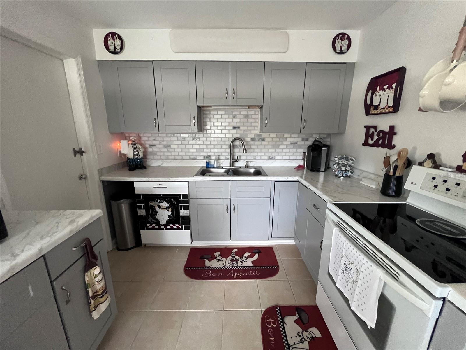 SUN RAY HOMES 01 - Residential