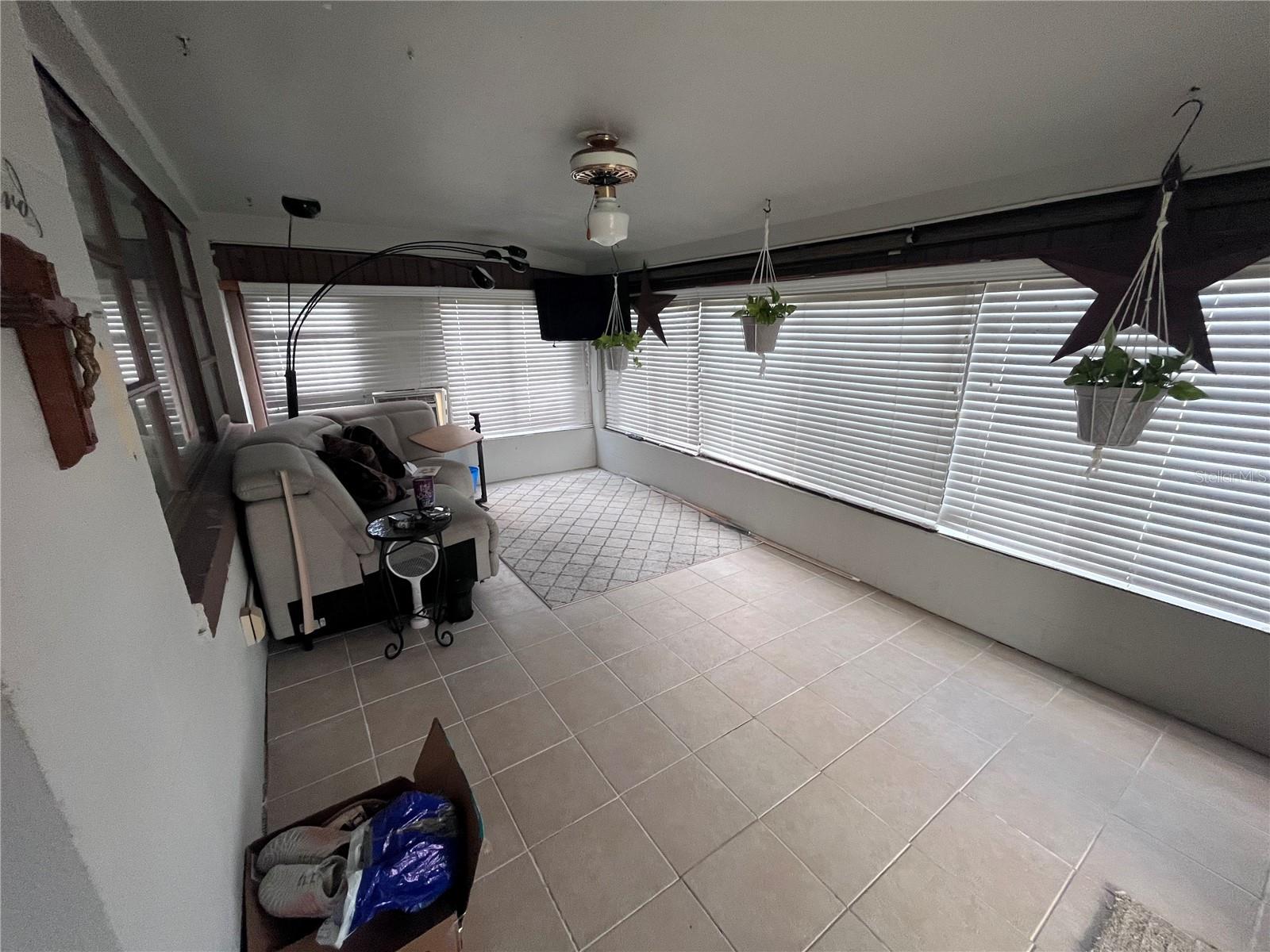 SUN RAY HOMES 01 - Residential