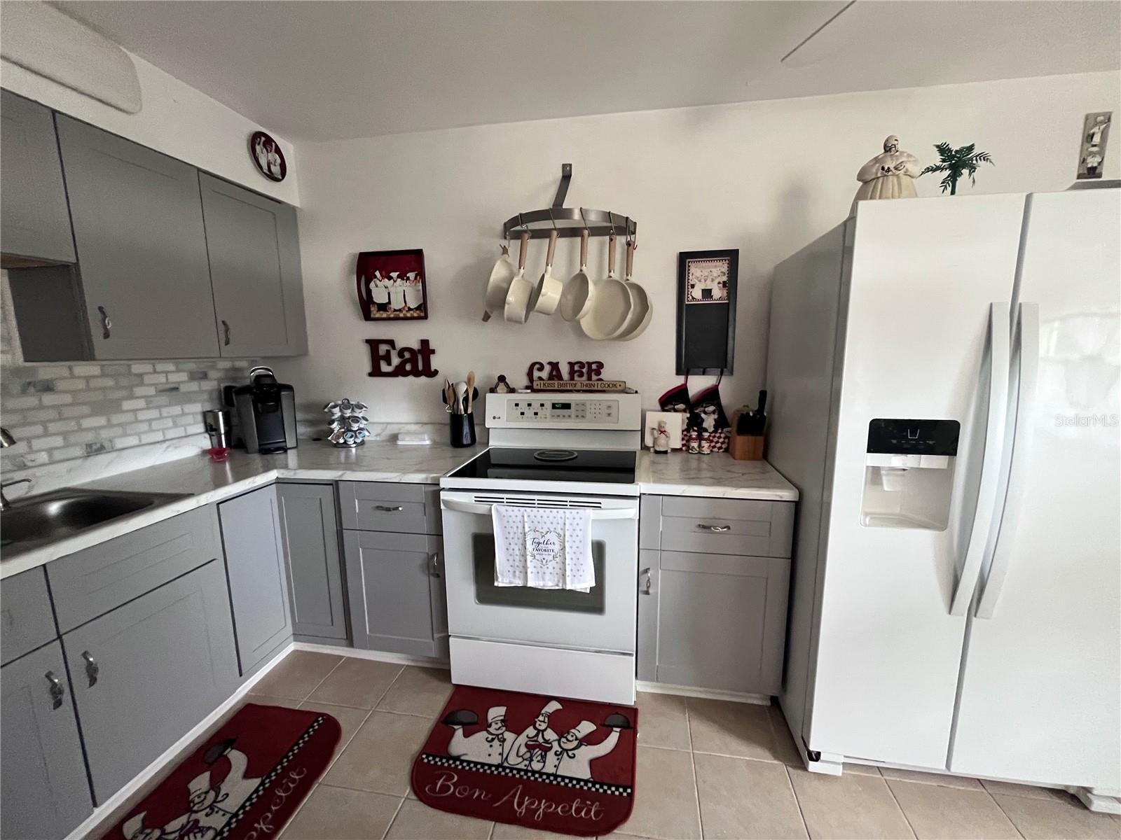 SUN RAY HOMES 01 - Residential