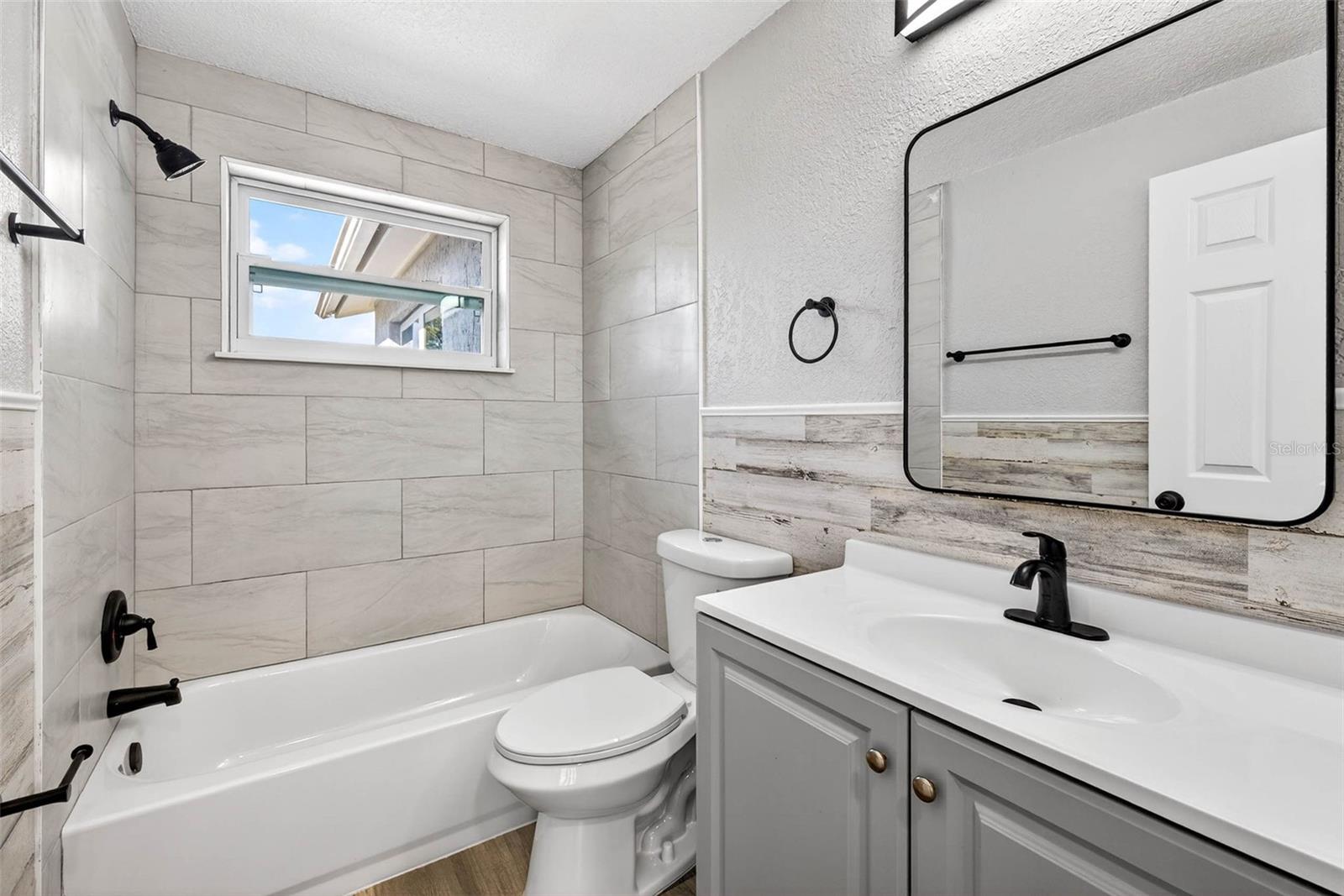 LA VILLA GARDENS - Residential