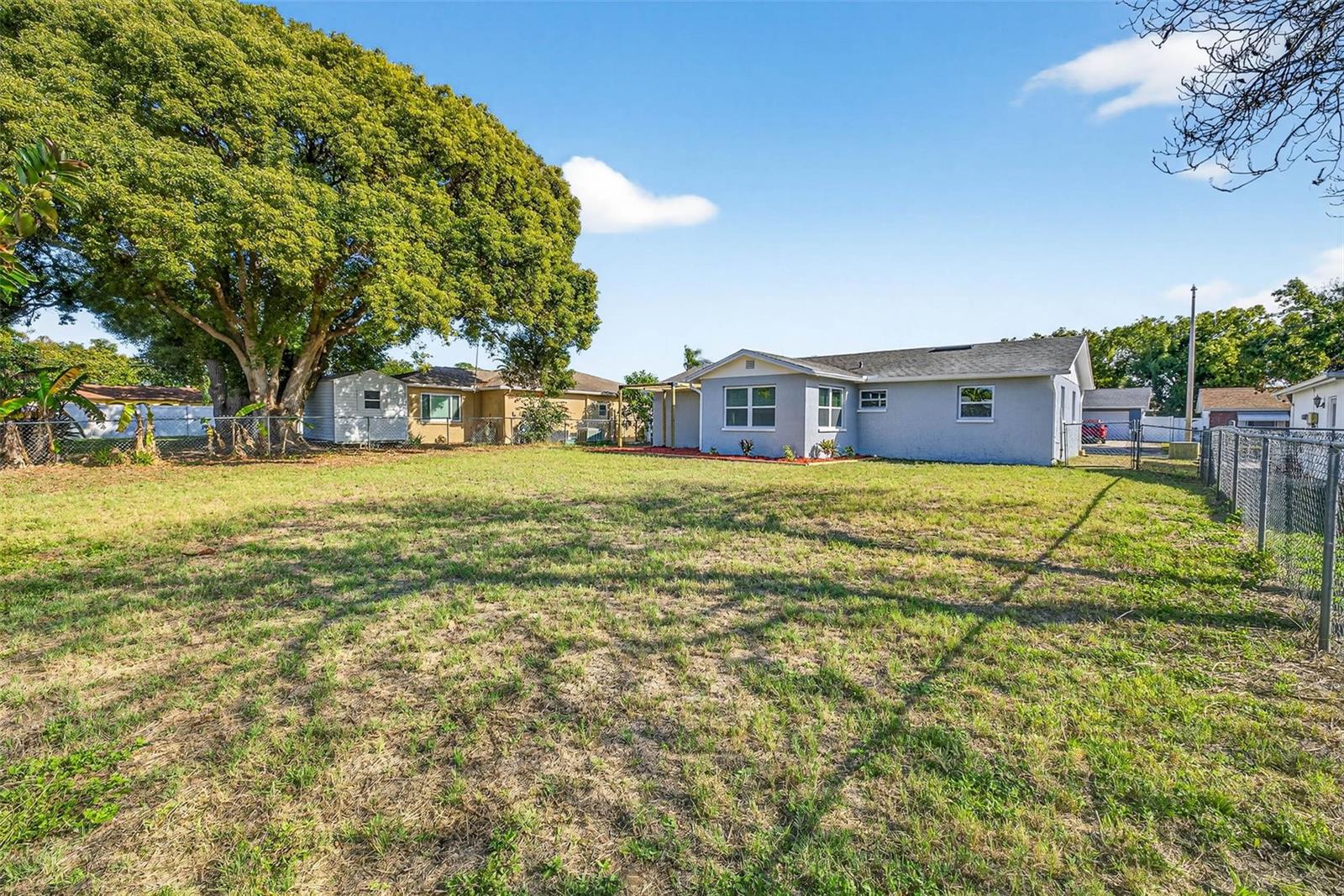 LA VILLA GARDENS - Residential