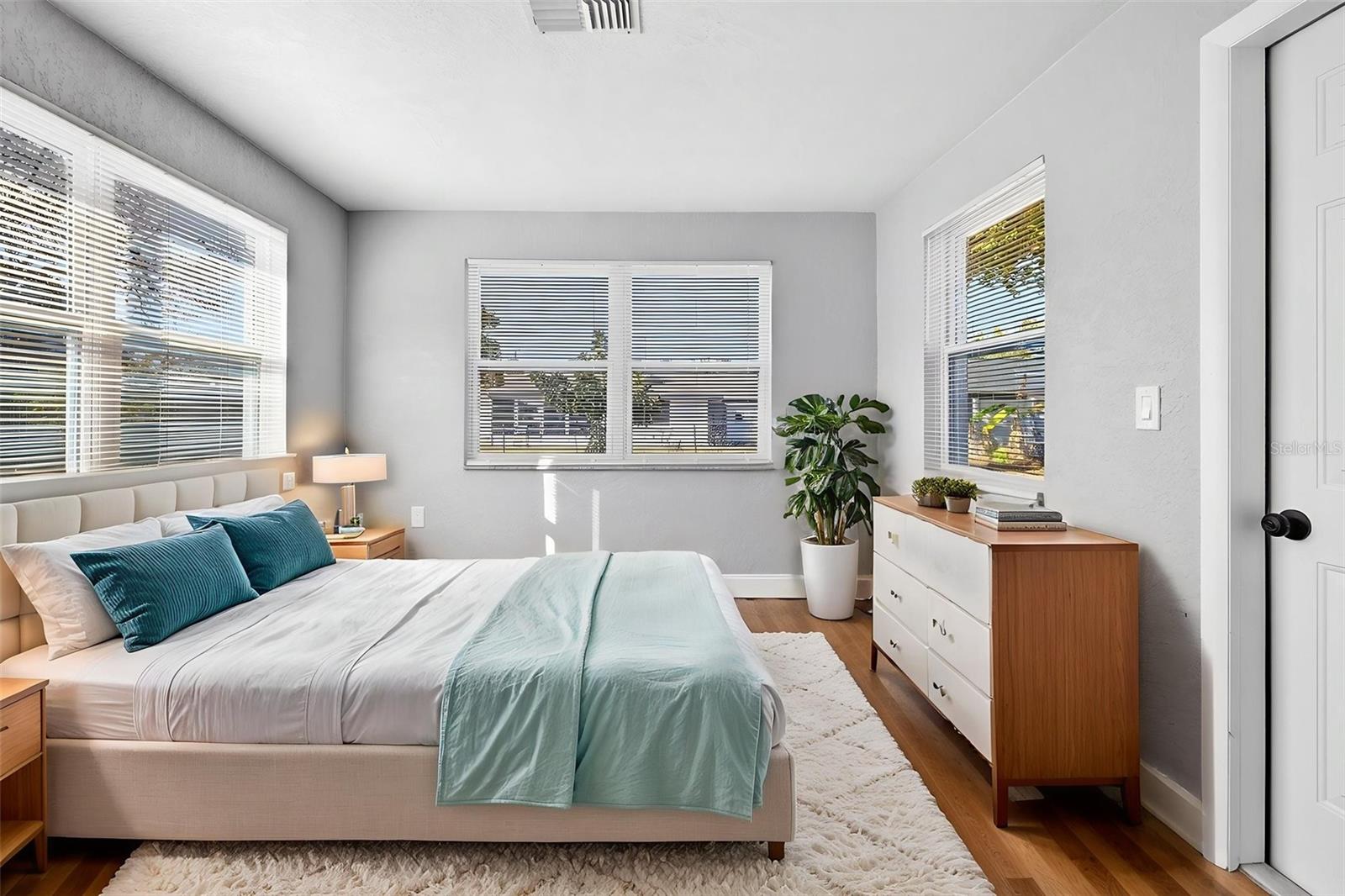 LA VILLA GARDENS - Residential