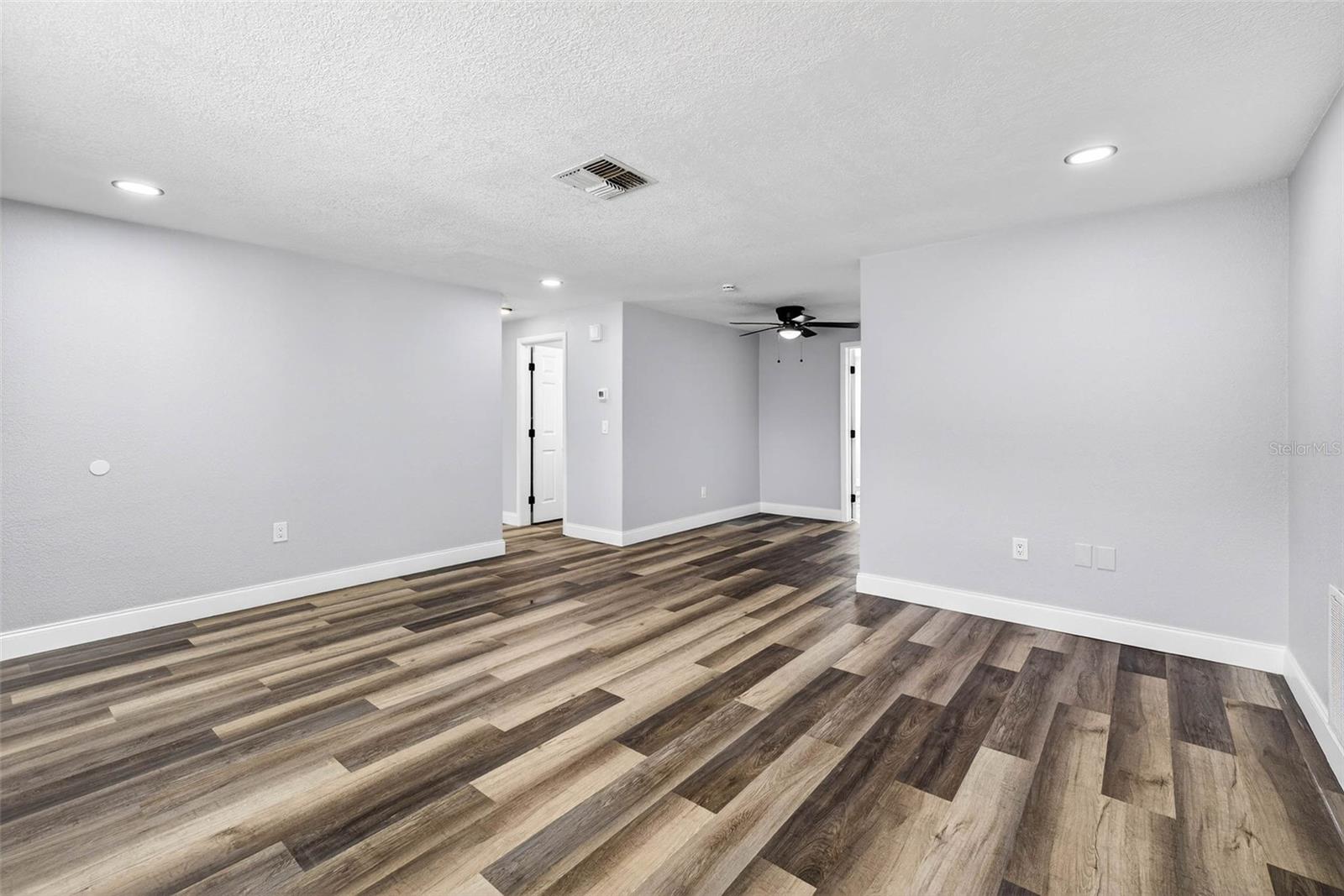 LA VILLA GARDENS - Residential